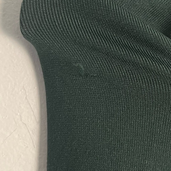 Greyson tulia top in dark green size medium embroidered with st.ives on sleeve - Picture 8 of 8